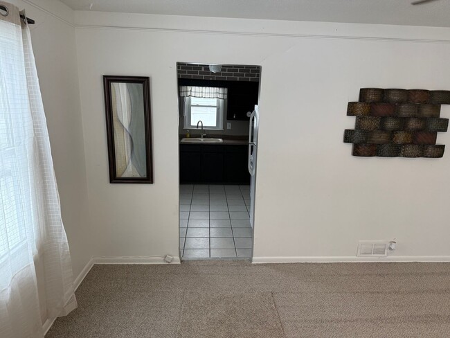 Building Photo - Affordable 2-Bedroom Gem in Flint – Detach...