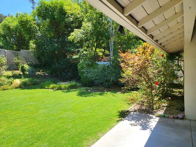 Building Photo - Newly Rehabbed Charming 3 Bed 2 Bath Home ...