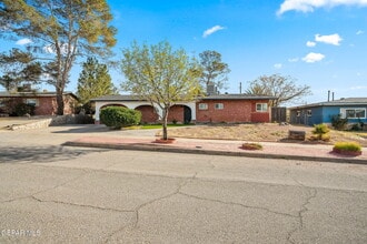 Building Photo - 317 Olivia Cir