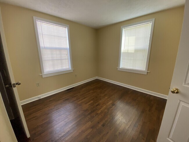 Building Photo - 1410 Irwin Ave