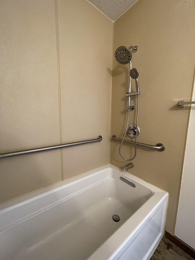 Building Photo - 3119 El Caballero Dr SW