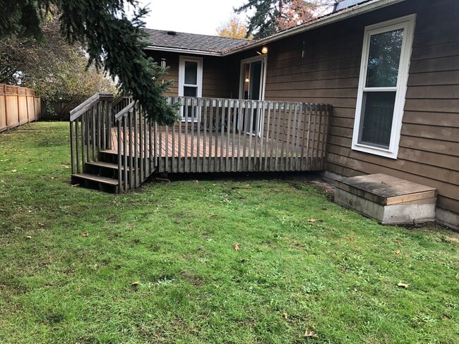 Building Photo - ***PENDING APPLICATION***Great Home on Corner Lot!