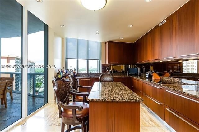 Building Photo - 16001 Collins Ave