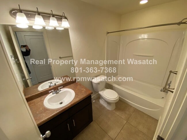 Building Photo - Modern 2 bed, 1 bath Townhome in Daybreak