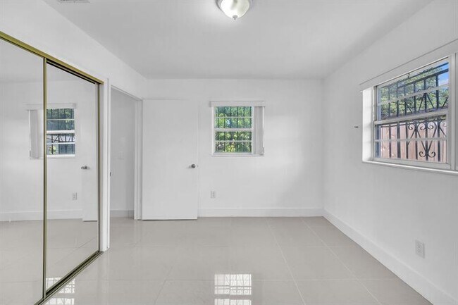 Building Photo - 17115 NW 12th Ct