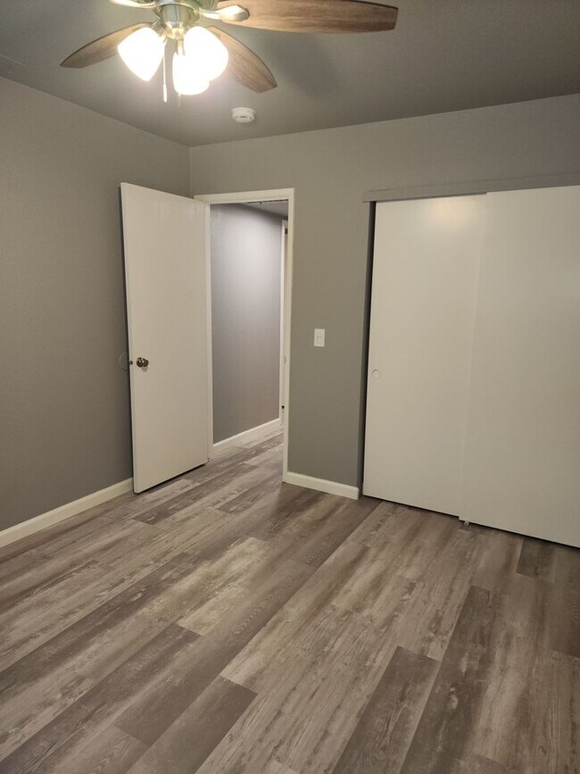 Building Photo - 8616-8618 La Riviera Dr