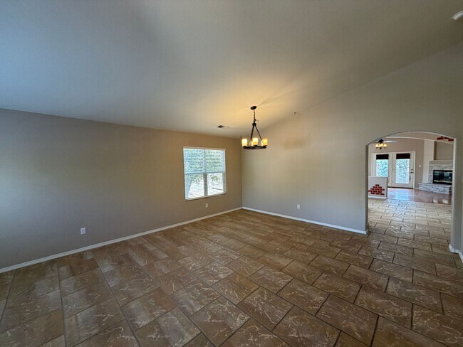 Building Photo - 3 Bedroom Single Story Home Available Near Dellyne Ave NW & Unser Blvd NW!