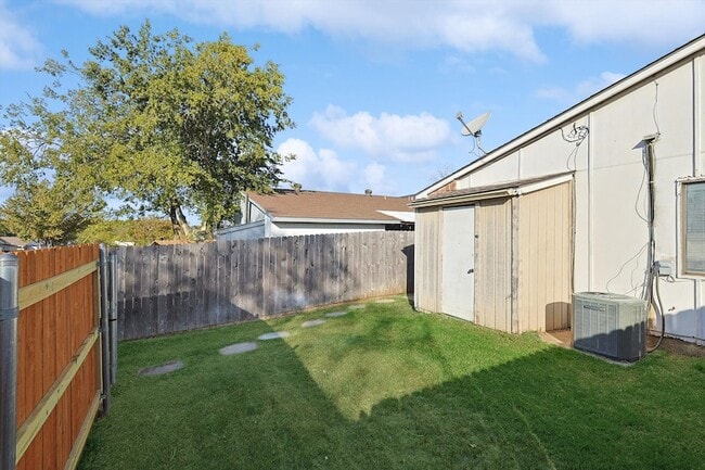 Building Photo - 6033 Dooley Dr