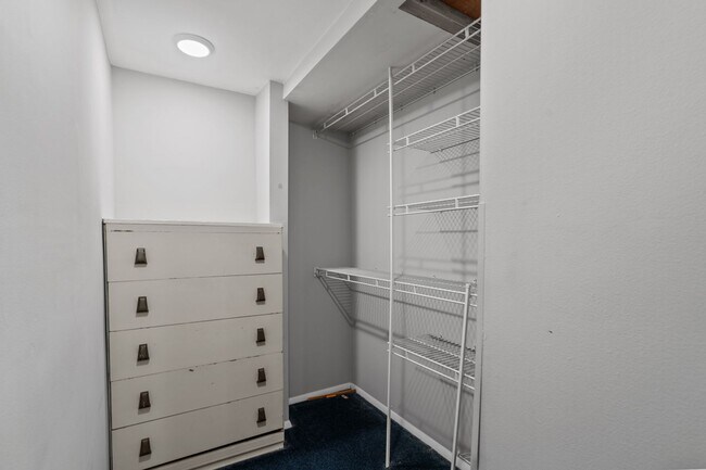 Building Photo - 136 Locust St