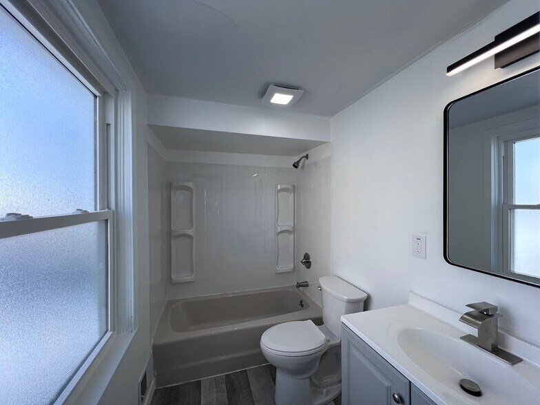 Building Photo - 866 Miller Ave