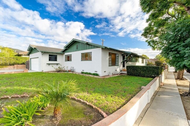 Building Photo - 5651 N Bryn Mawr St