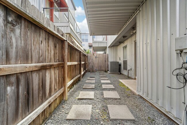 Building Photo - 6951 Ardmore St