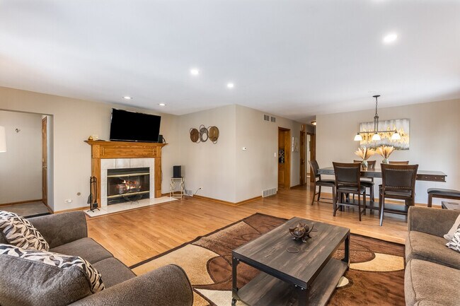 Building Photo - 336 N Walnut St