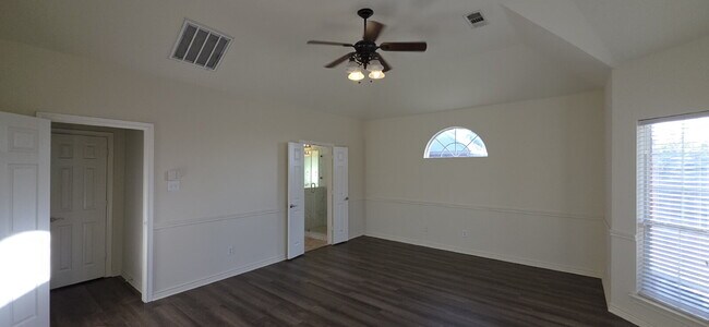 Building Photo - Recently remodeled 4 bedrooms, 3 bathrooms and move-in ready!