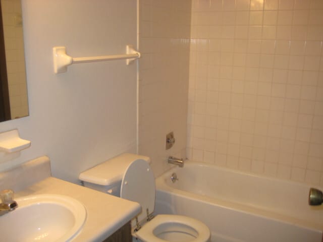 Building Photo - Coming Soon Large 1 bedroom CWE