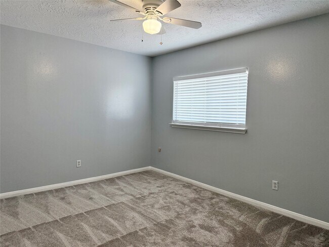 Building Photo - 909 Christopher Ln