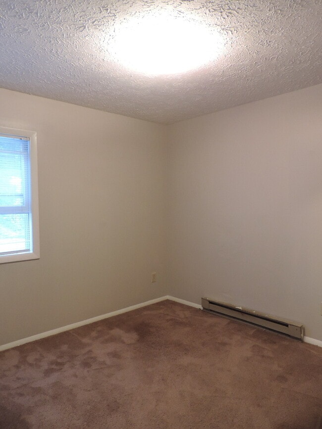 Building Photo - 4bd Lower Unit In Duplex Right Off New Market And Close To ASU