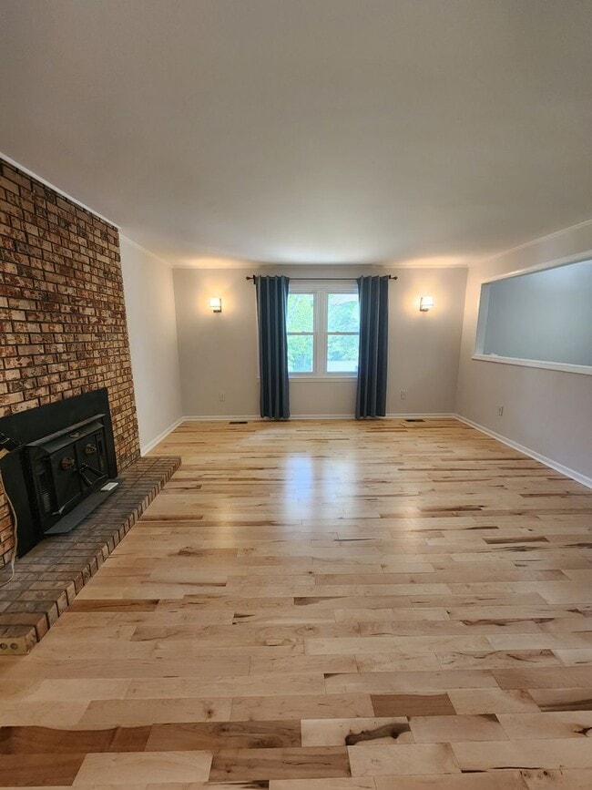 Building Photo - East Asheville Rental!