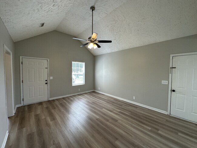 Building Photo - 2815 Elijah Dr