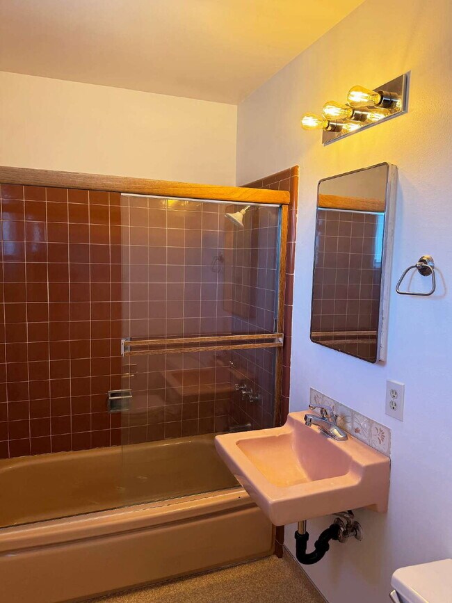Building Photo - Charming 1BD/1BA Apartment Near Sonoma Plaza - Available Now.