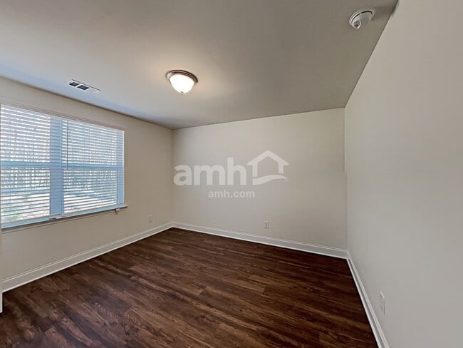 Building Photo - 7049 Creeksong Dr