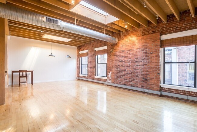 Building Photo - 111 Beach St