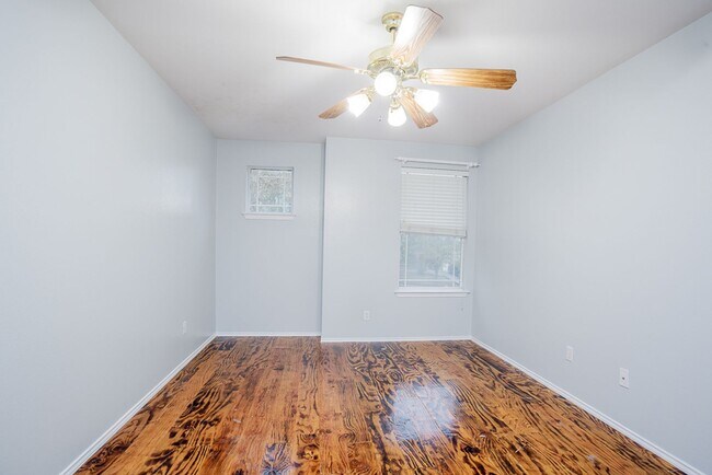 Building Photo - 115 Brazos Ln