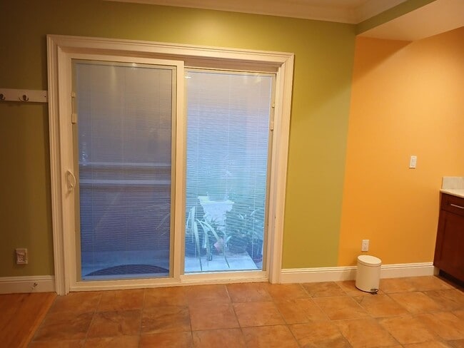 Building Photo - 421 Columbus St