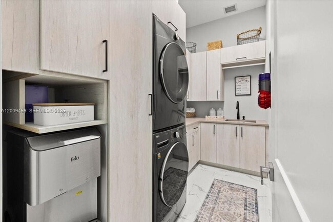 Building Photo - 12120 Rhino Oaks Dr