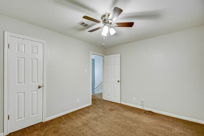 Building Photo - 13915 Charlynn Oaks Dr