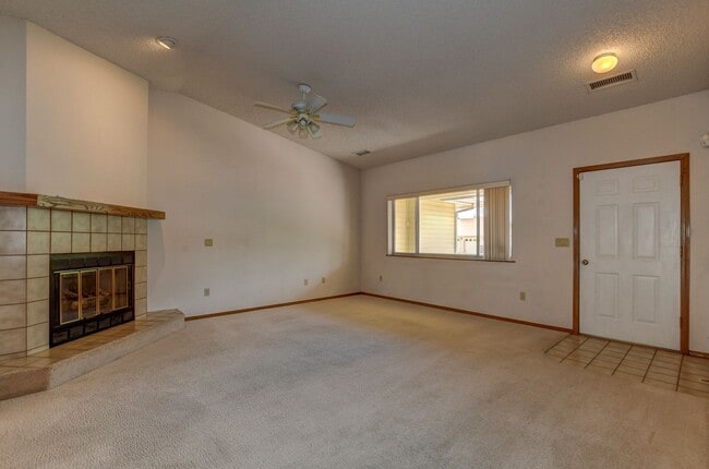 Building Photo - Nice three bedroom two bath home in PV!