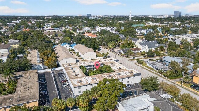 Building Photo - 2808 W Azeele St