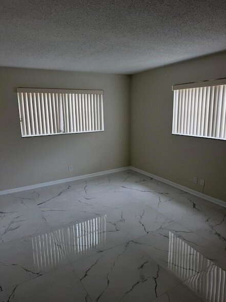 Building Photo - 3000 Riverside Dr