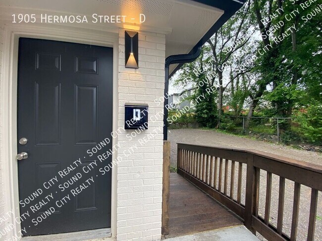 Primary Photo - 1905 Hermosa St