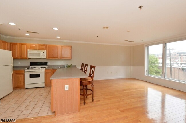 Building Photo - 70 Adams St