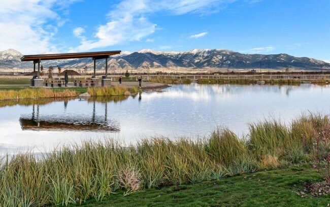 Building Photo - 600 Mira Wy