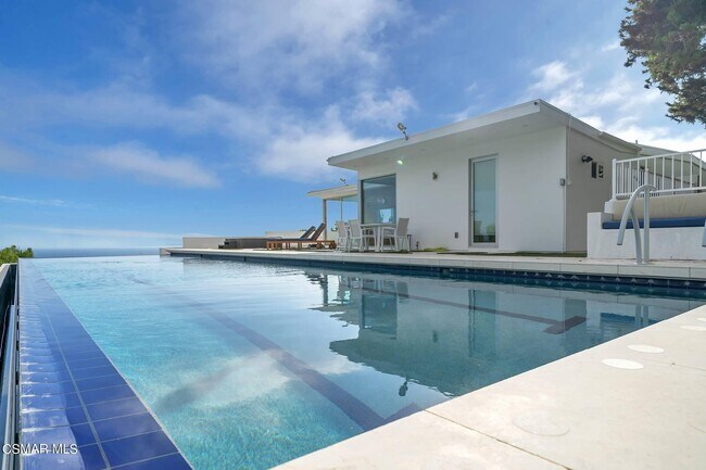 Building Photo - 3424 Shoreheights Dr