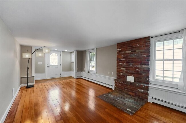 Building Photo - 225 Waldron Ave