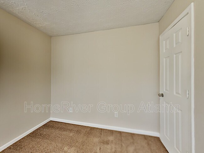 Building Photo - 622 Waynes Ct SE