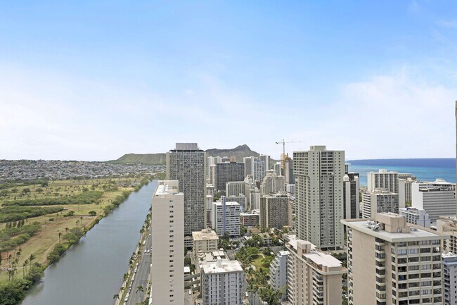 Building Photo - 2121 Ala Wai Blvd