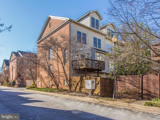 Building Photo - 701 Fitzhugh Way
