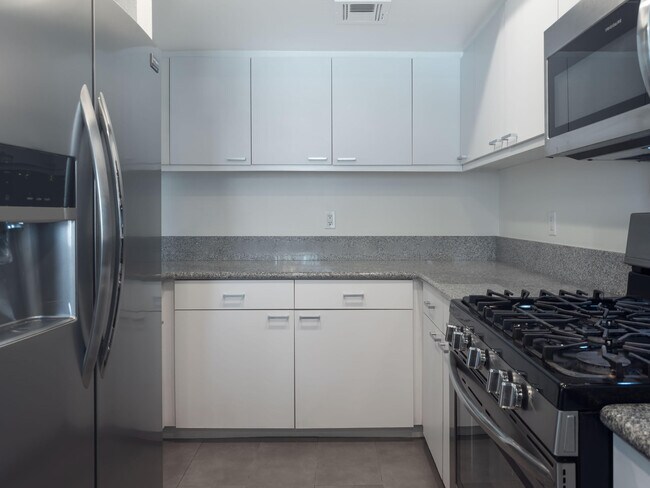 Building Photo - 35200 Cathedral Canyon Dr
