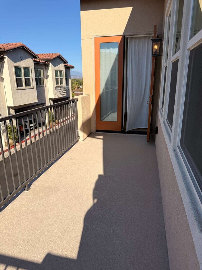 Building Photo - $3,900 - 3 Bed/ 3 Bath Modern Townhome in Santee