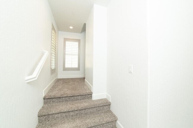 Building Photo - Newly Built 3/2.5 Woodside Home In Riverstone