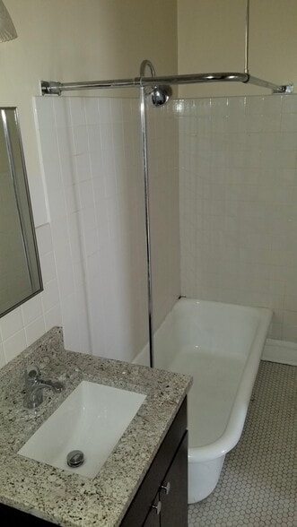 Building Photo - 4913 N Damen Ave