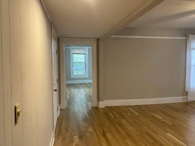 Building Photo - 615 Linwood Ave NE
