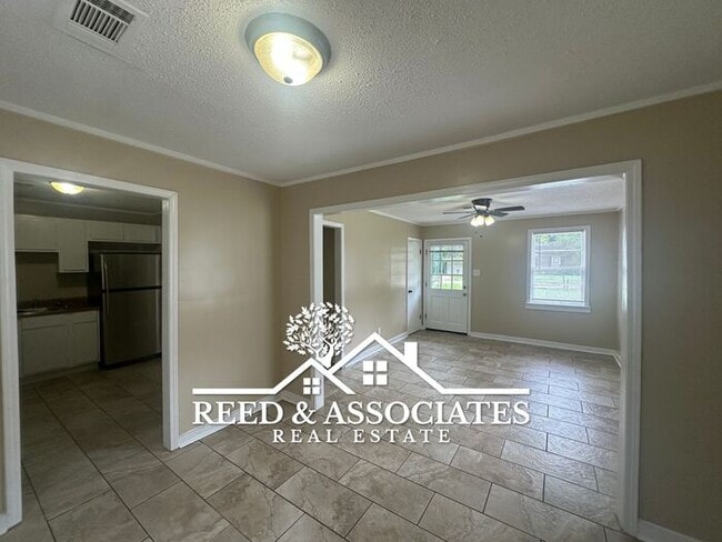 Building Photo - 3 Bedroom in Shelby Forest - Frayser