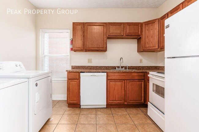 Building Photo - 1369-1371 Summit Street-1371 Summit Street