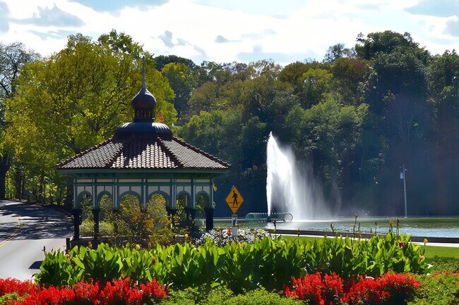 Building Photo - 962 Pavilion St