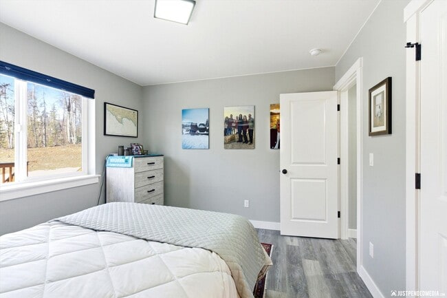 Building Photo - Aurora Heights Ranch